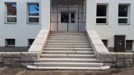 2 čištění žulového schodiště SOŠ v Liberci po