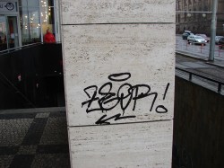 1-graffiti-na-travertinu
